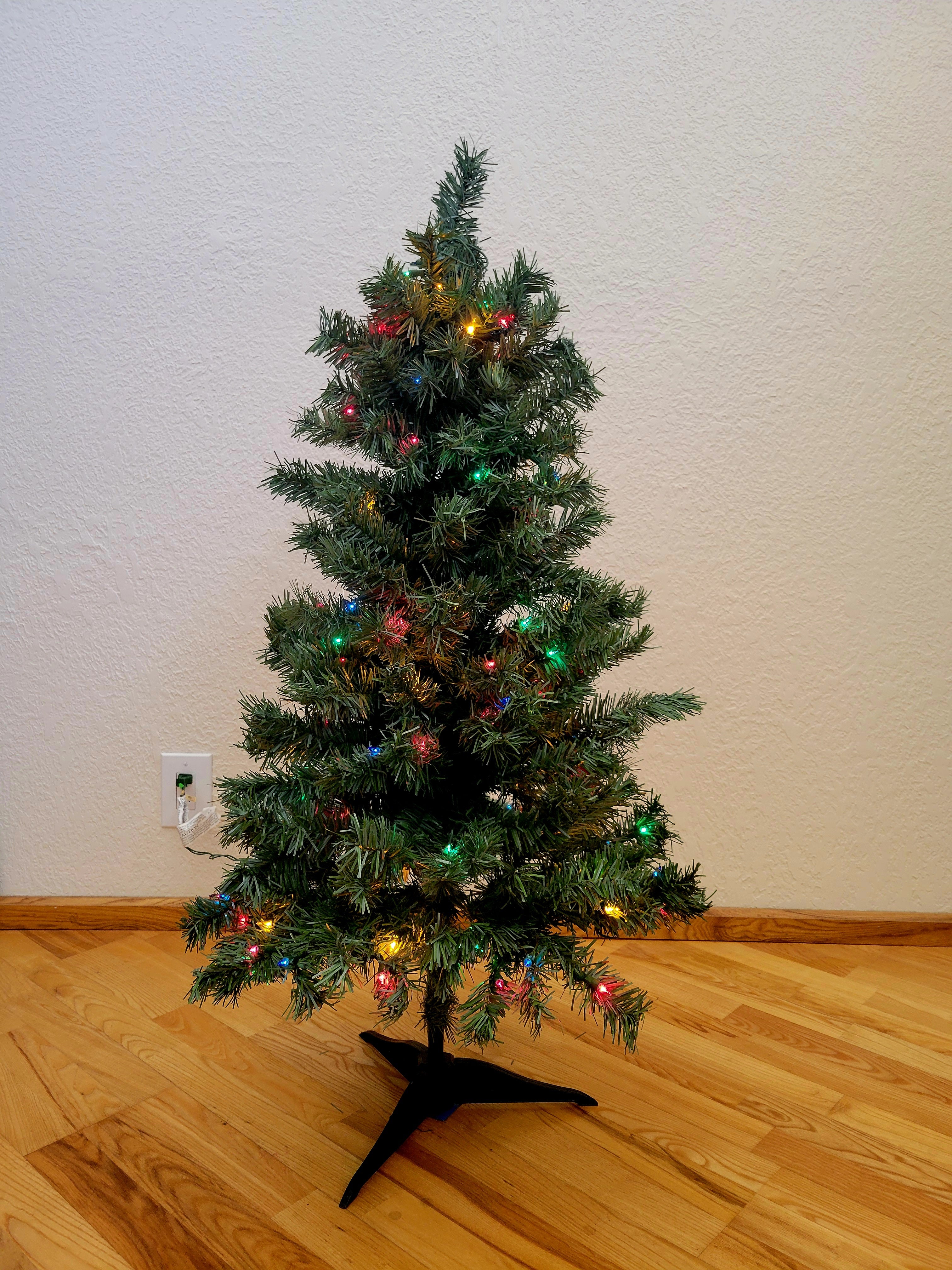 4 ft. Classic, Pre-lit (Multicolored) - Artificial Rental